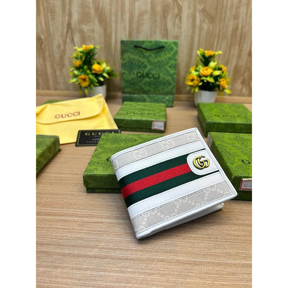 Premium Gucci GG Wallet White For Men (BOT4084) - stayhit.in Premium Gucci GG Wallet White For Men (BOT4084) - stayhit.in