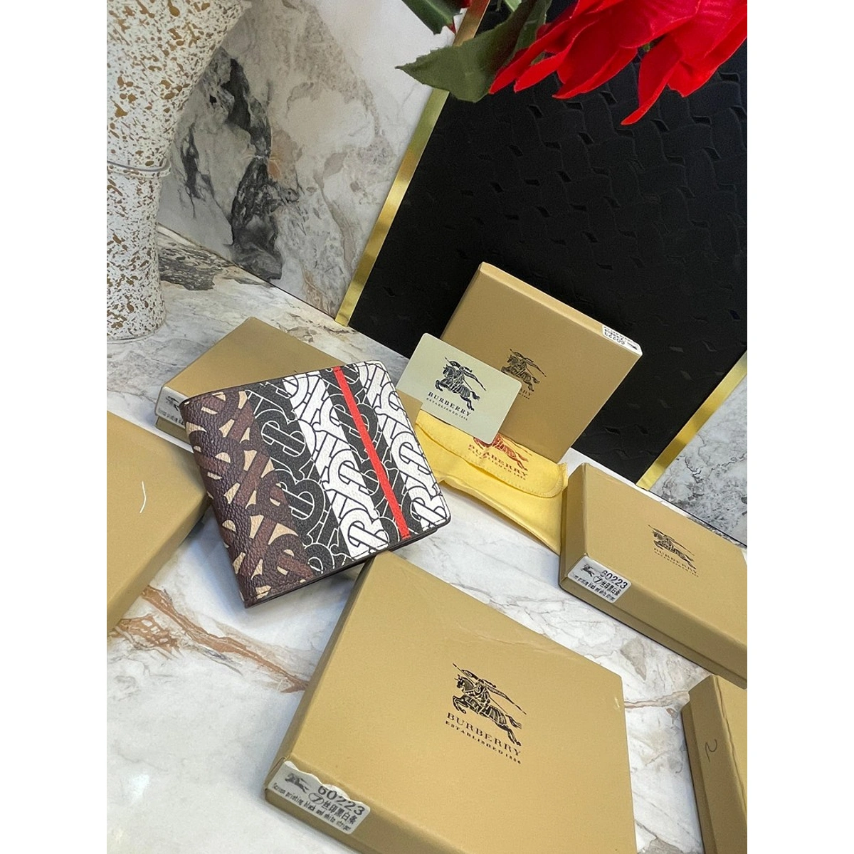 Stylish Burberry Wallet For Men (DW117) - stayhit.in Stylish Burberry Wallet For Men (DW117) - stayhit.in