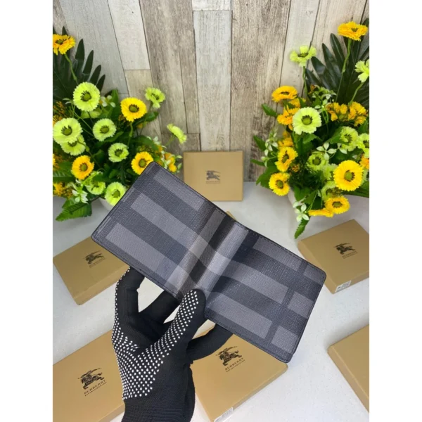 Stylish Burberry Wallet With Og Box Dust Bag Card For Men Stylish Burberry Wallet With Og Box Dust Bag Card For Men