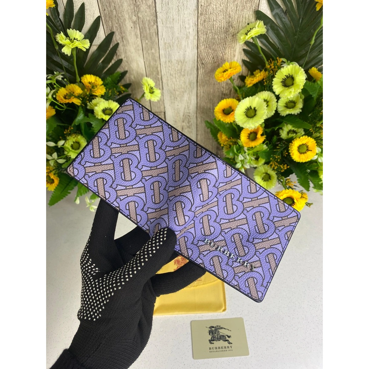 Stylish Burberry Wallet With Og Box Dust Bag Card For Men (DW118) - stayhit.in Stylish Burberry Wallet With Og Box Dust Bag Card For Men (DW118) - stayhit.in