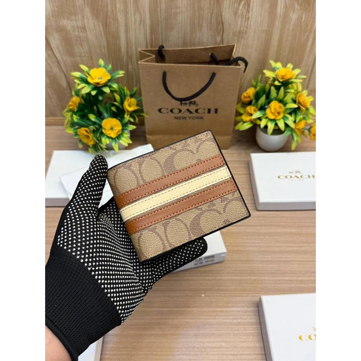 Stylish Coach Wallet For Men (DW312) - stayhit.in Stylish Coach Wallet For Men (DW312) - stayhit.in